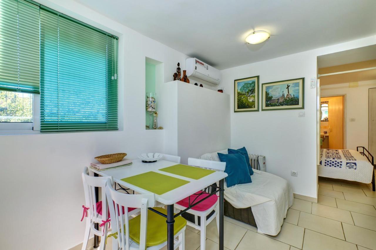Apartment Neno - Terrace & Parking Veli Losinj Exterior photo