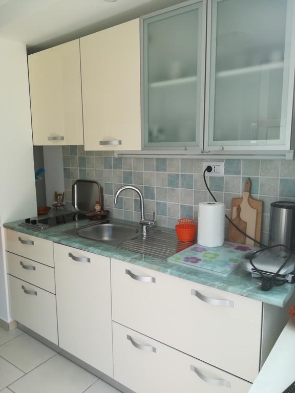 Apartment Neno - Terrace & Parking Veli Losinj Exterior photo