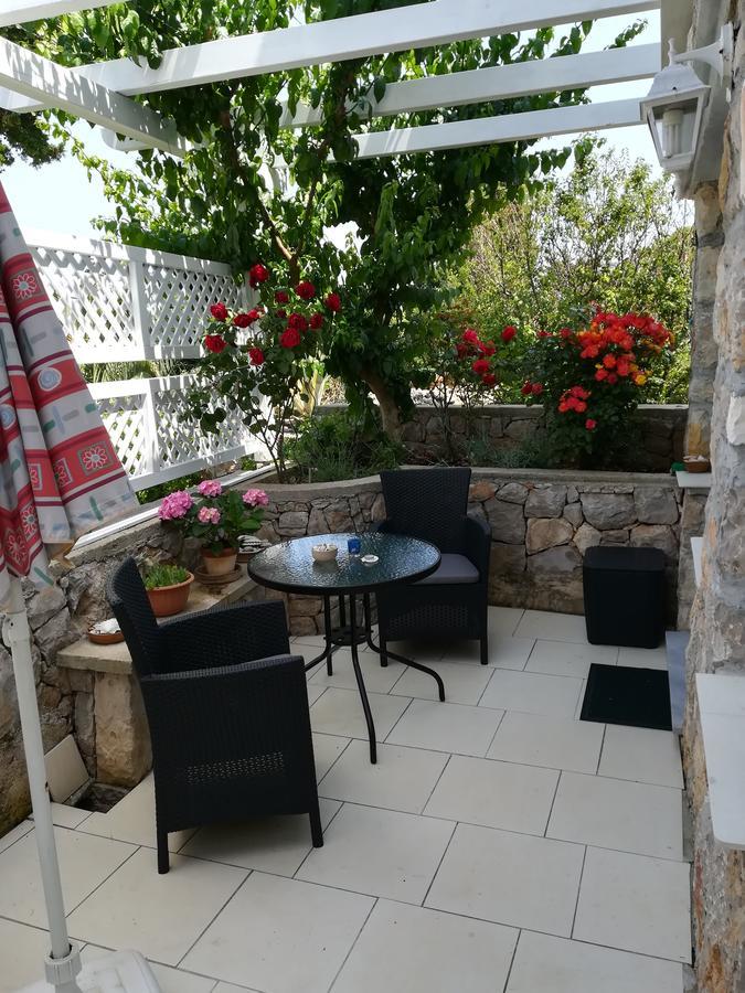 Apartment Neno - Terrace & Parking Veli Losinj Exterior photo